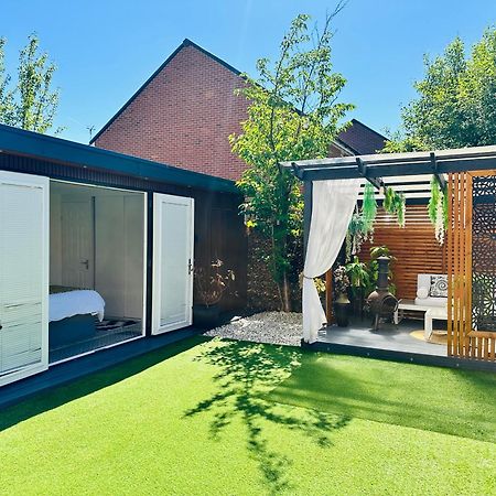 Meezee Pearl Double Bed Lodge With Free Parking Salford  Exteriör bild