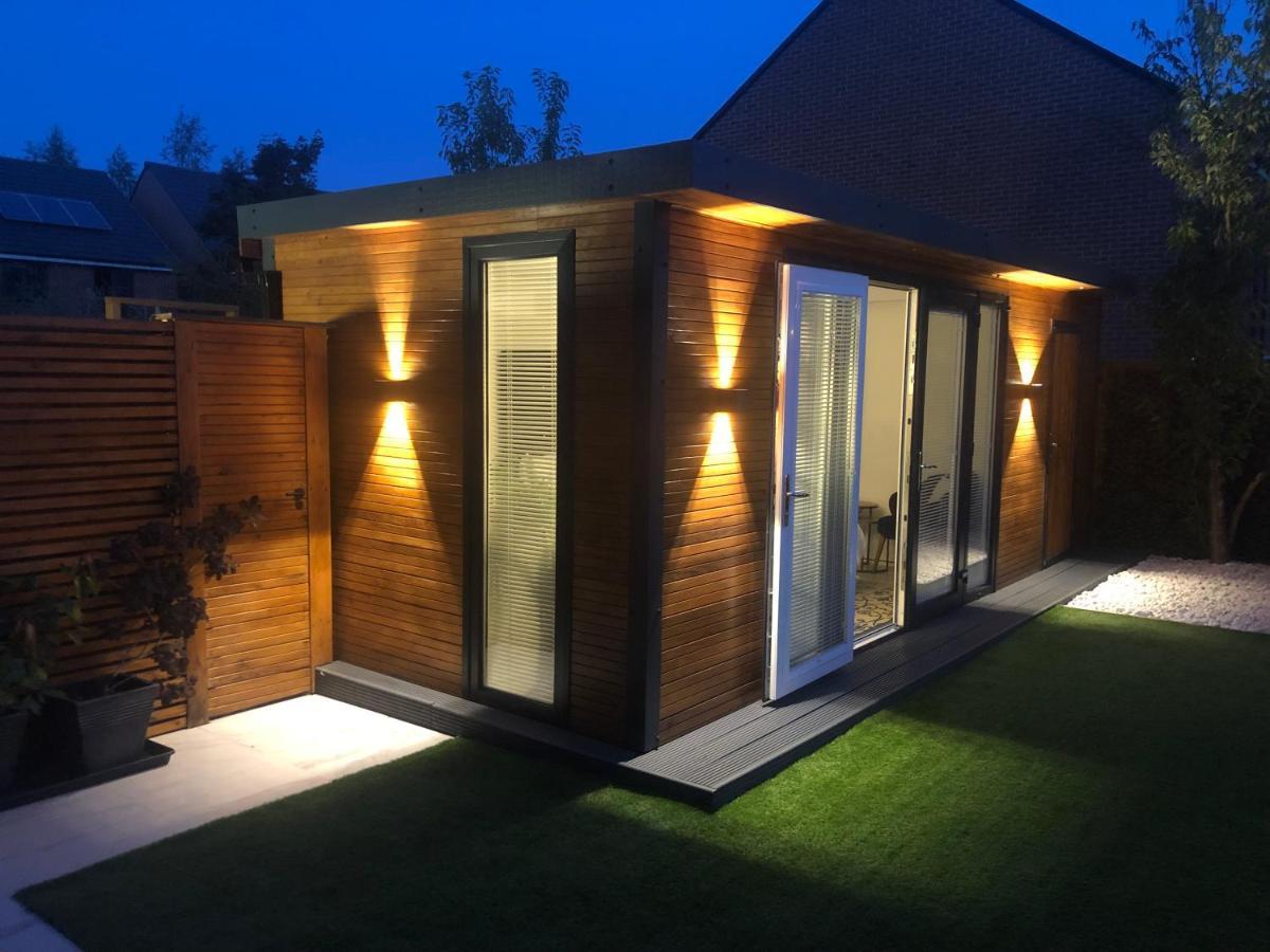 Meezee Pearl Double Bed Lodge With Free Parking Salford  Exteriör bild