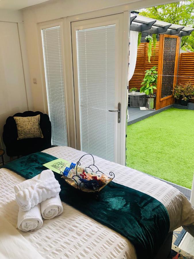 Meezee Pearl Double Bed Lodge With Free Parking Manchester Exteriör bild