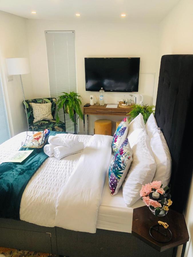 Meezee Pearl Double Bed Lodge With Free Parking Manchester Exteriör bild