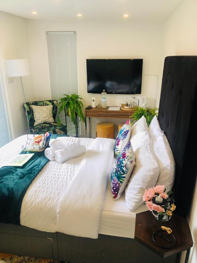 Meezee Pearl Double Bed Lodge With Free Parking Salford  Exteriör bild
